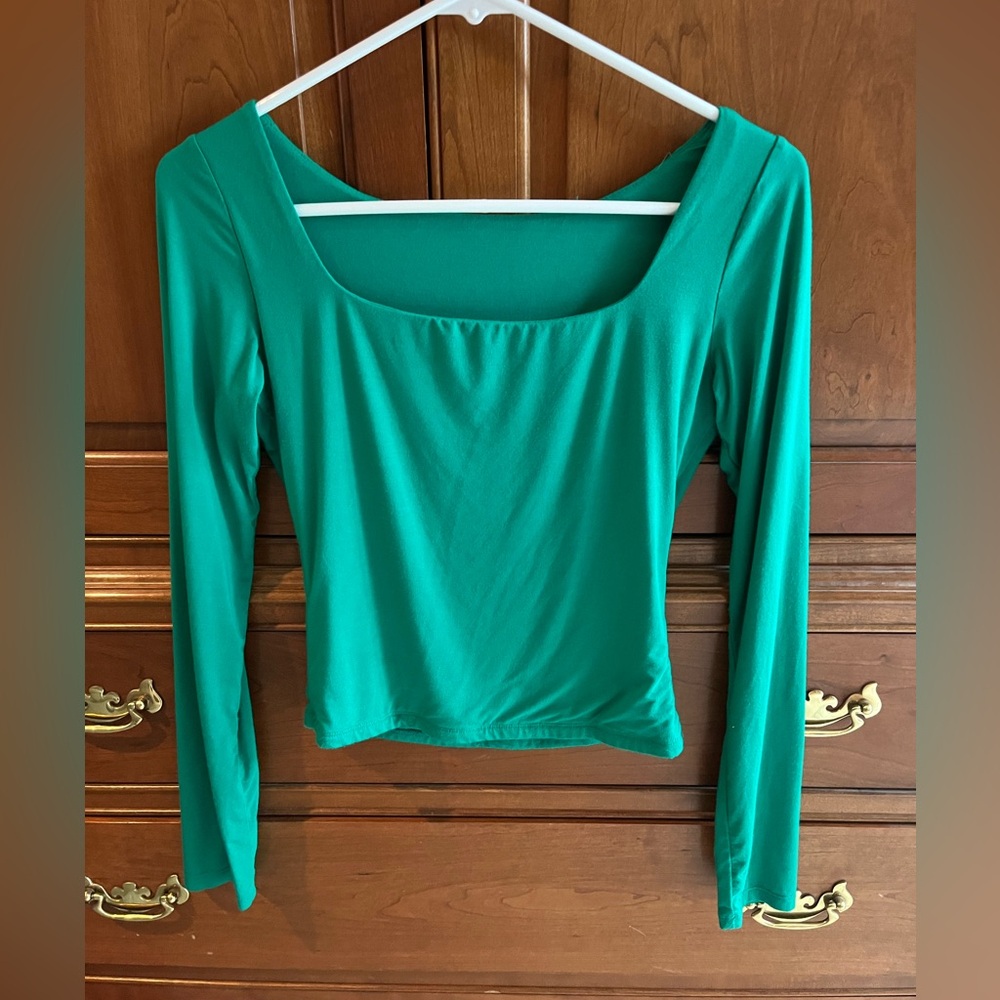Juniors small green long sleeve top.